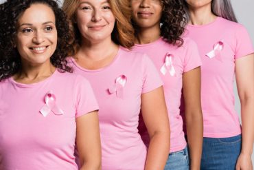 Des femmes se mobilisent contre le cancer du sein à l'occasion d'octobre rose 2021